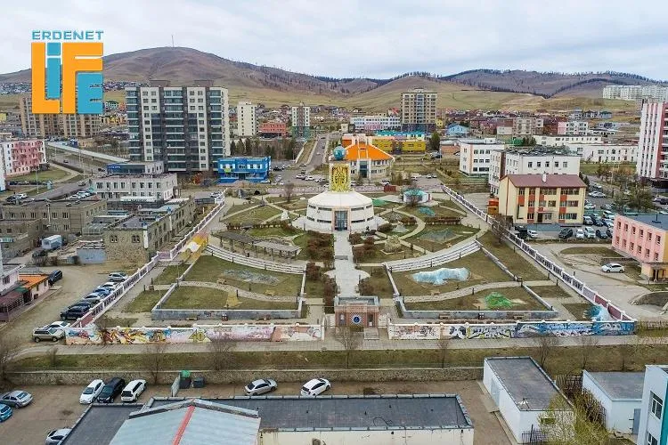 “Хөх Монгол” цогцолборын баруун талд хаалга нэмж гарган дотор, гадна орчныг сэргээн засварлана