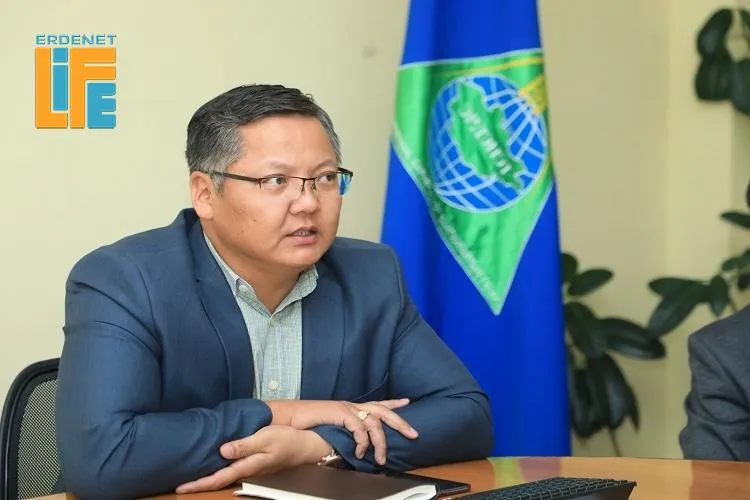 Газрын албаны дарга Д.Цолмон ажлаа өгч нийслэл рүү томилогджээ