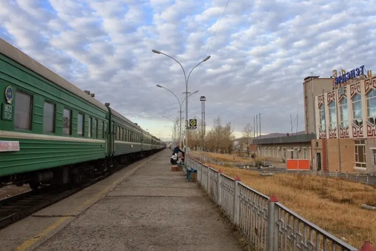 Төмөр замын вокзал руу ирэх долоо хоногоос эхлэн автобус болон тендерийн таксинууд тогтсон үнэ тарифтайгаар иргэдэд үйлчилж эхэлнэ