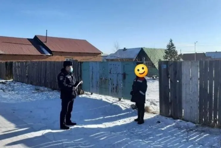 Орхон аймаг: Цагдаагийн газрын алба хаагчид тусгаарлалтанд байгаа иргэдэд дэглэм зөрчихгүй байхыг анхааруулж хяналт тавьж ажиллав