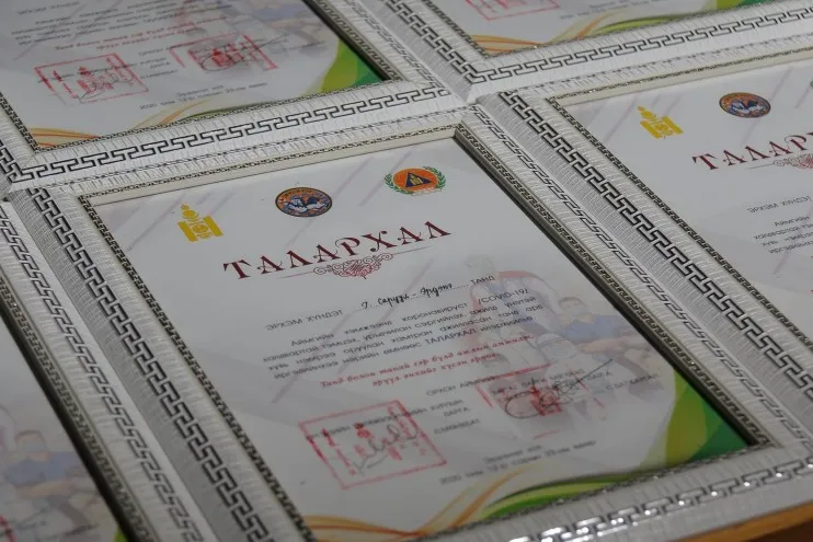 Бэлэн байдалд ажилласан албан хаагчдад Талархал гардууллаа