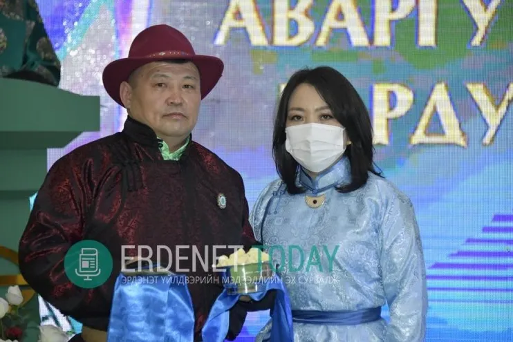 Эрдэнэт үйлдвэрийн Цагаачин үхэр жилийн “Хөдөлмөрийн аварга”-ууд тодорч шагналаа гардлаа