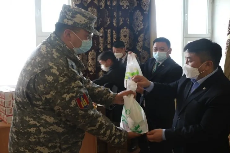 Орхон аймаг: Цар тахлын тэргүүн фронтод ажиллаж буй 840 гаруй алба хаагч нарт 20 сая төгрөгний дархлаа дэмжих бүтээгдэхүүн олголоо