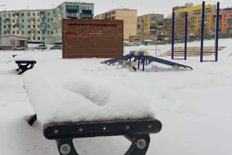 ЦУОШГ: Энэ сарын 13-наас ихэнх нутгаар цас орж, хүйтэрнэ