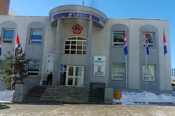 Ардын нам шинэ жилийн баяраас татгалзаж  Ардын хүүхдүүдийг баярлуулна