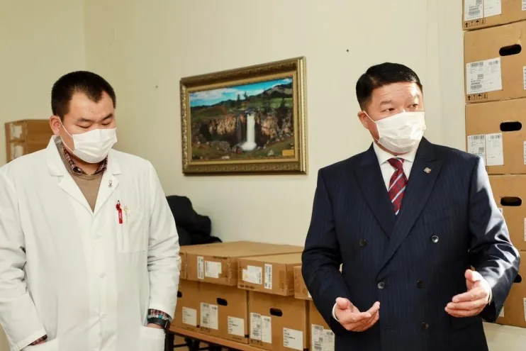 Цахим эрүүл мэнд” төслийн хүрээнд Орхон аймагт иж бүрэн 43 компьютер хүлээлгэн өглөө
